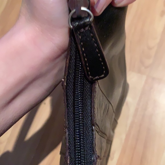 Etienne Aiger Genuine Leather Side Purse - Picture 10 of 10